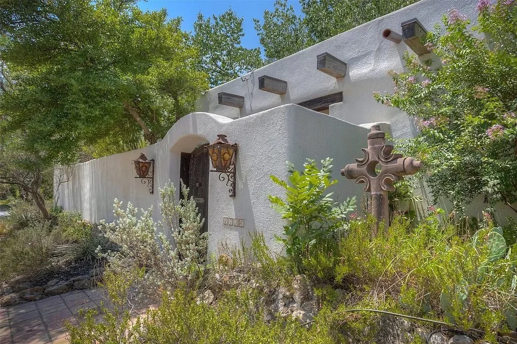 A 1976 Frank Moreland Design in Fort Worth - $1,050,000