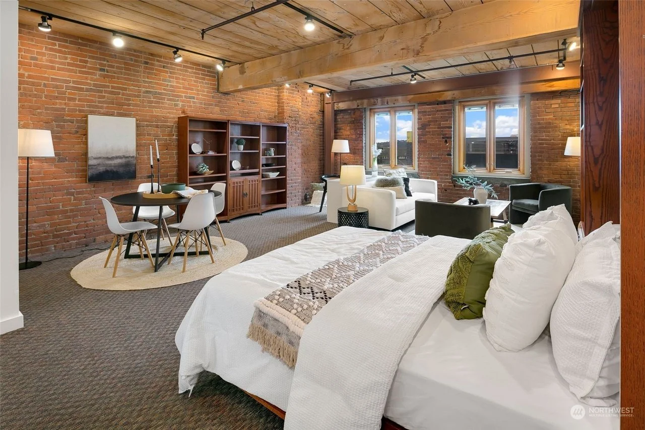 A Quick Stroll to Pike Place Market - $325,000