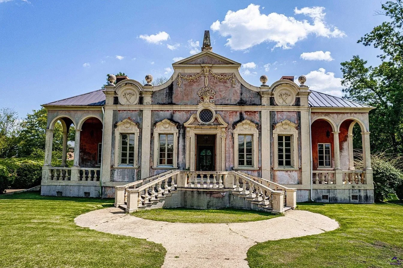 A Phillip Trammel Schultze Design - $1,350,000