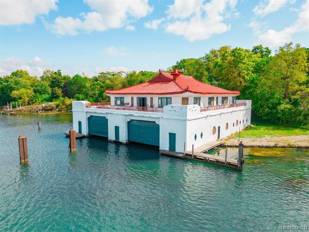 Ford Waterfront Estate - $799,999