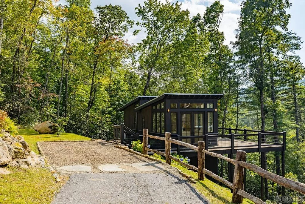 A Jeffrey Dungan Design in Highlands, NC - $550,000