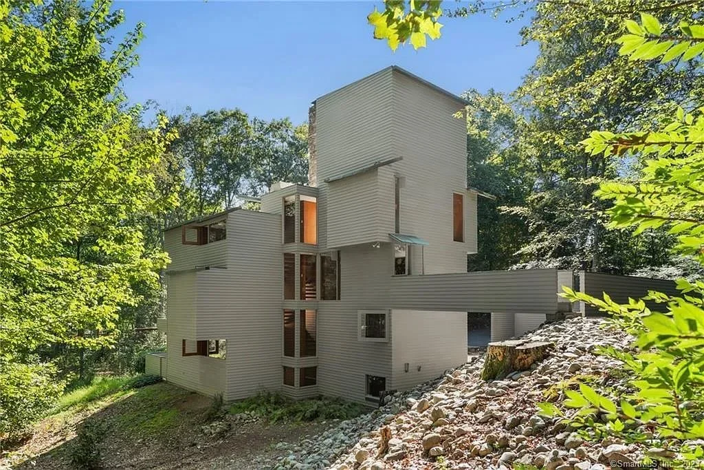 The 1964 Wasserman House by John Fowler - $1,350,000