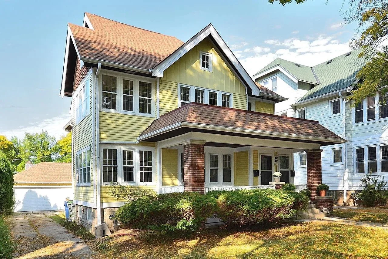 A Duplex in Milwaukee - $319,900