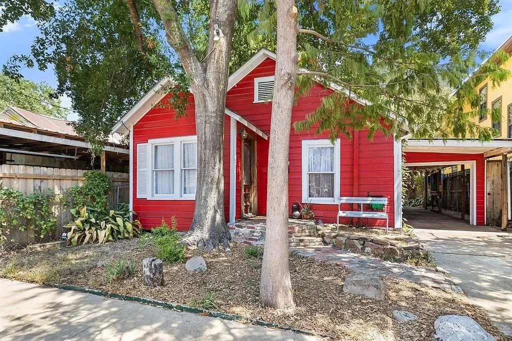 A Bungalow in Houston - $449,000