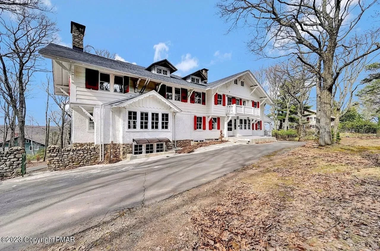An acre in Pocono Manor, PA - $1,390,000
