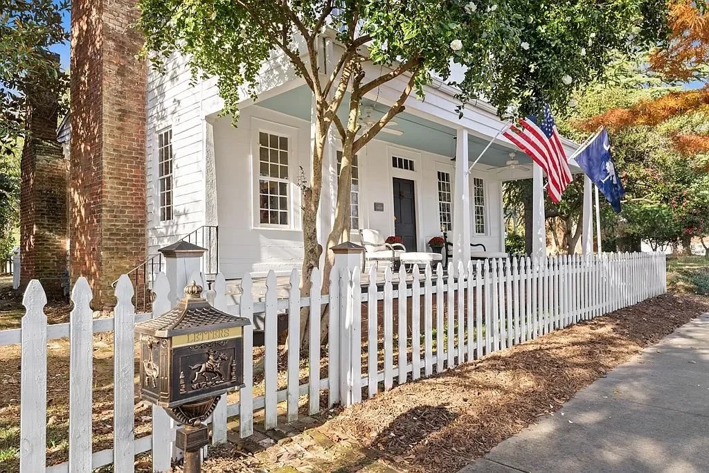 An 1820 Home in Abbeville, SC - $325,000