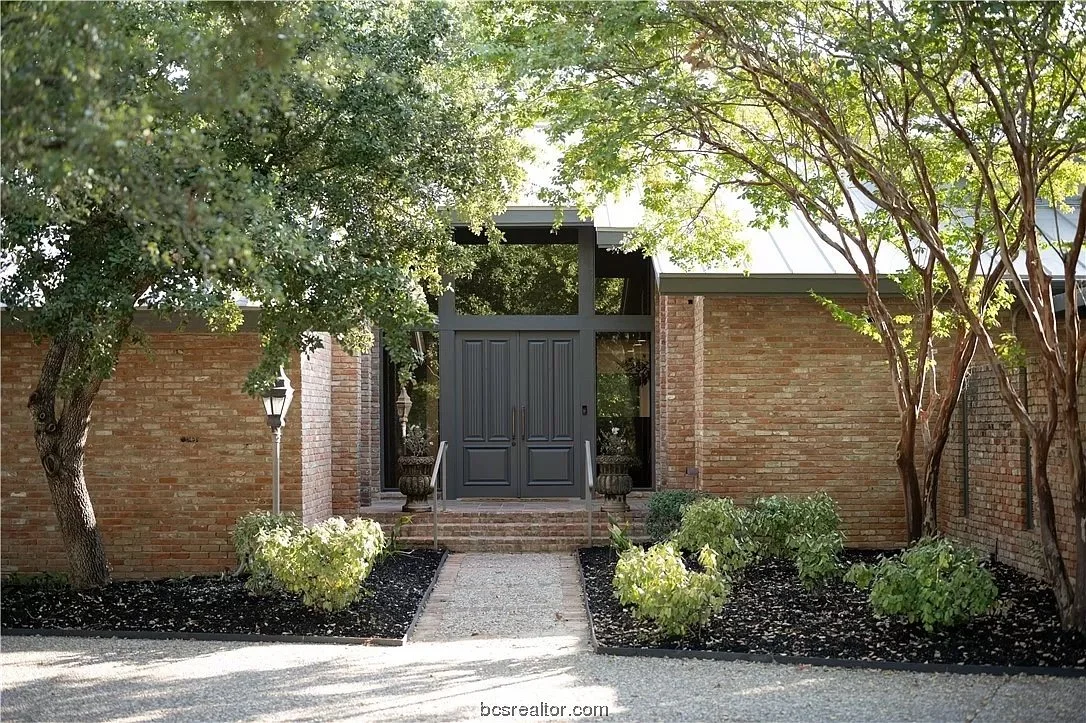 1.25 Acres in Bryan, TX - $1,400,000