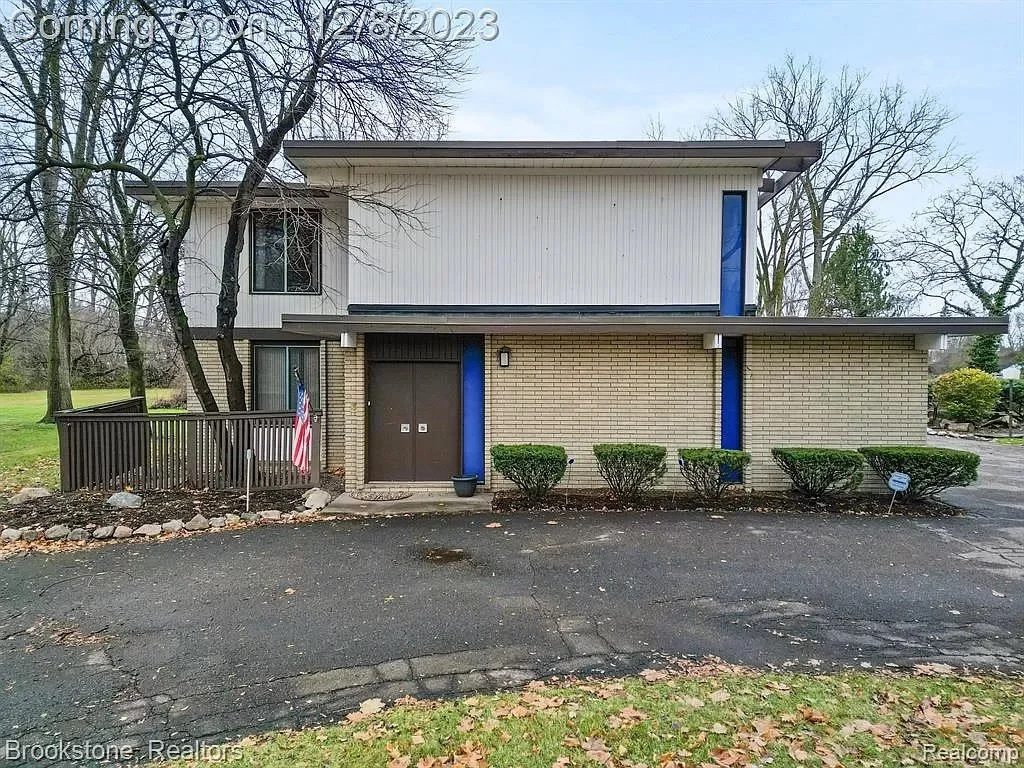 A 1965 MCM in Southfield, MI - $350,000