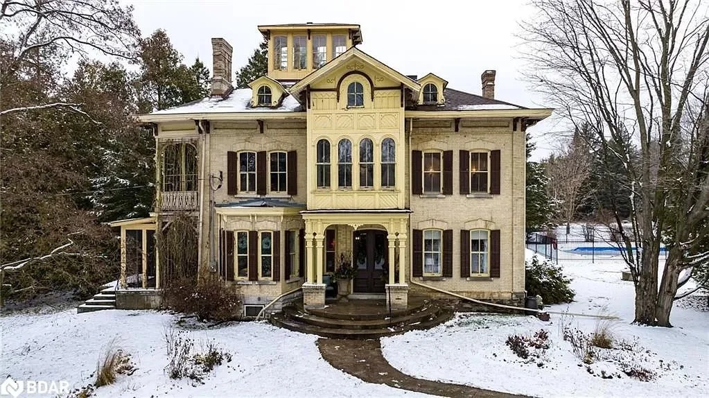 A Home for the Holidays - C$1,849,000