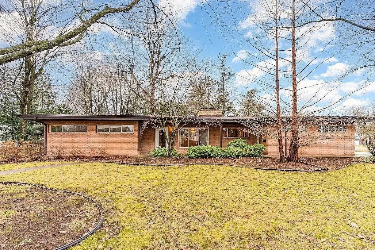 Mid-Century Modern in Midland, MI - $269,900
