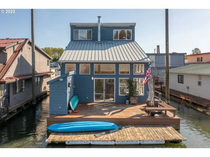 A Floating Home in Portland, OR - $525,000