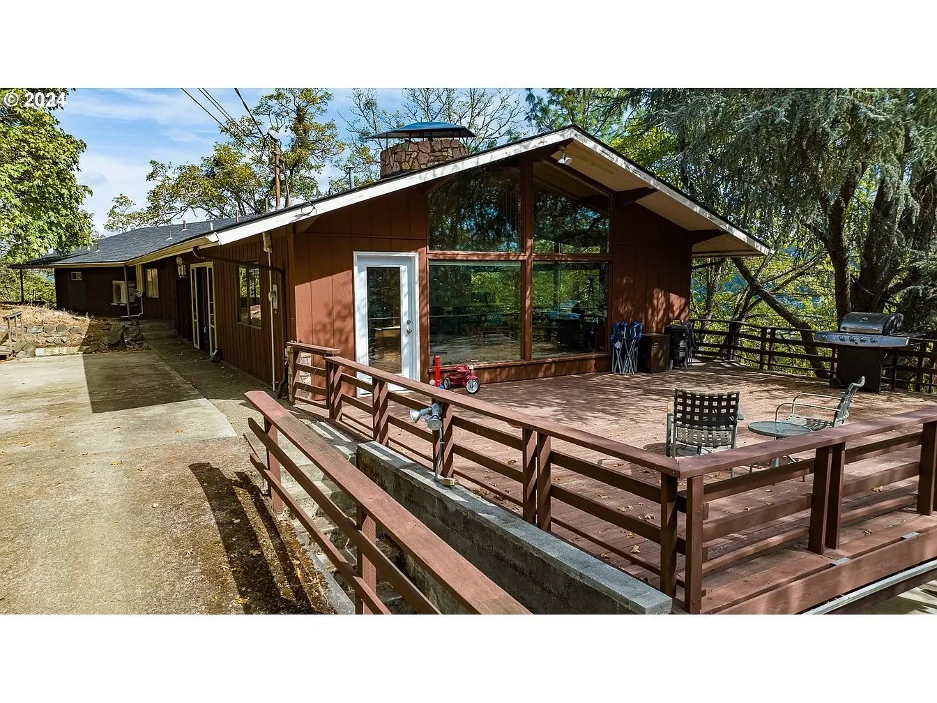 A Two Family Home in Roseburg, OR - $599,000