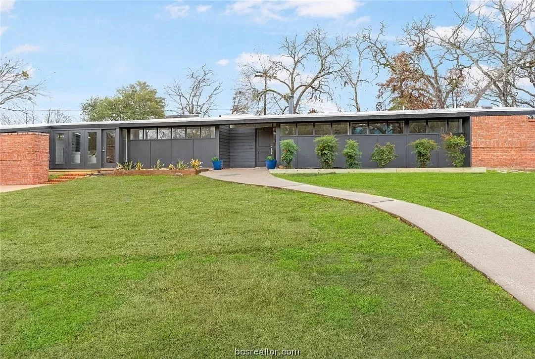 The 1954 Frank D. Lawyer House - $489,000