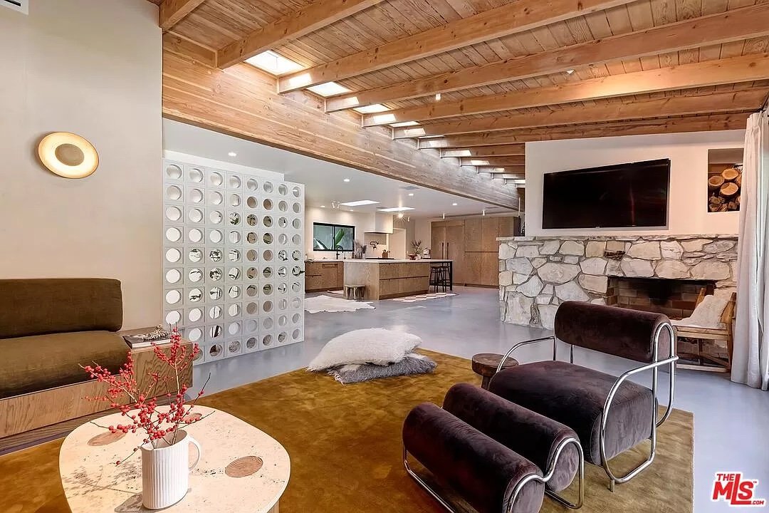 A Mid-Century Home in Woodland Hills, CA - $2,349,000