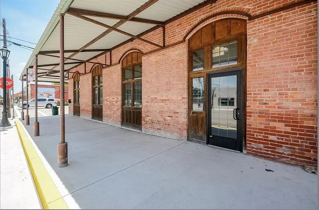 Commercial Space in Hempstead, TX - $650,000