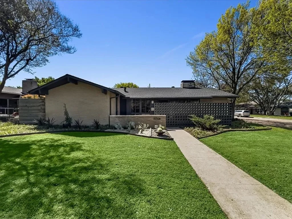 A 1962 MCM in Dallas - $650,000