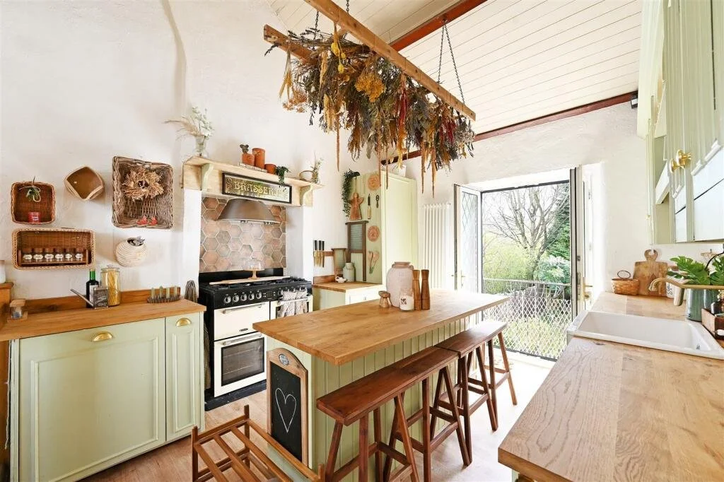 A Cottage in Sheffield, England - £230,000