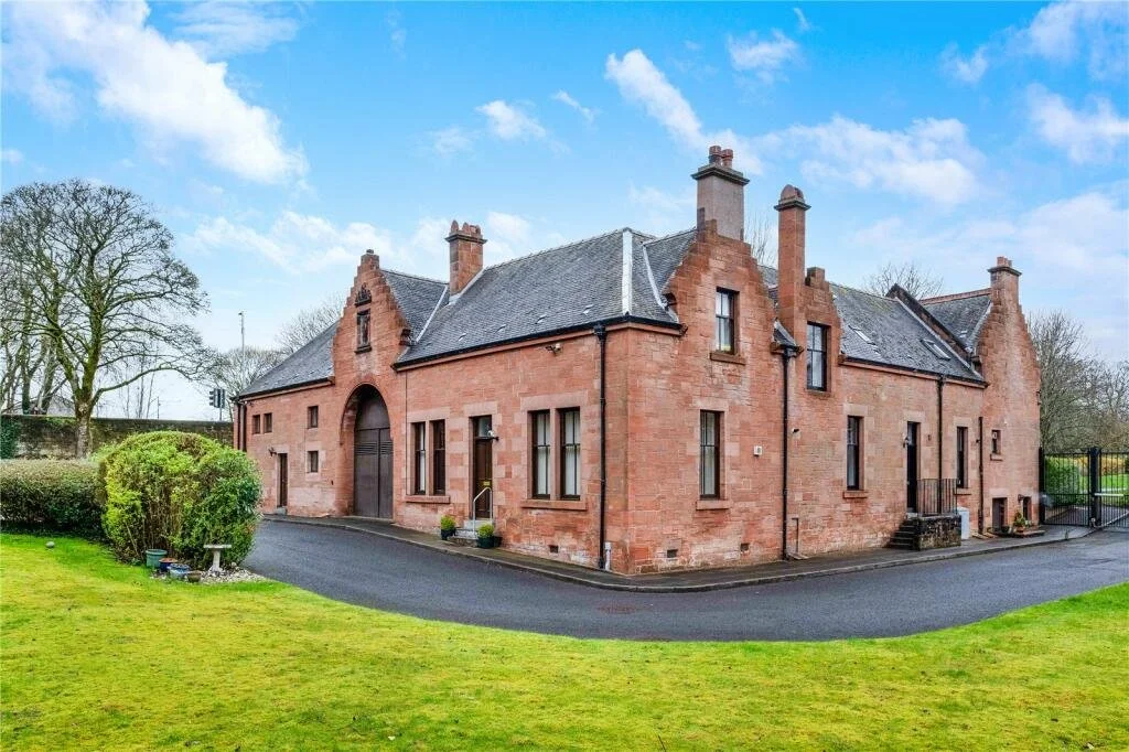 A Condo in a Coverted Stable in Glasgow - £235,000