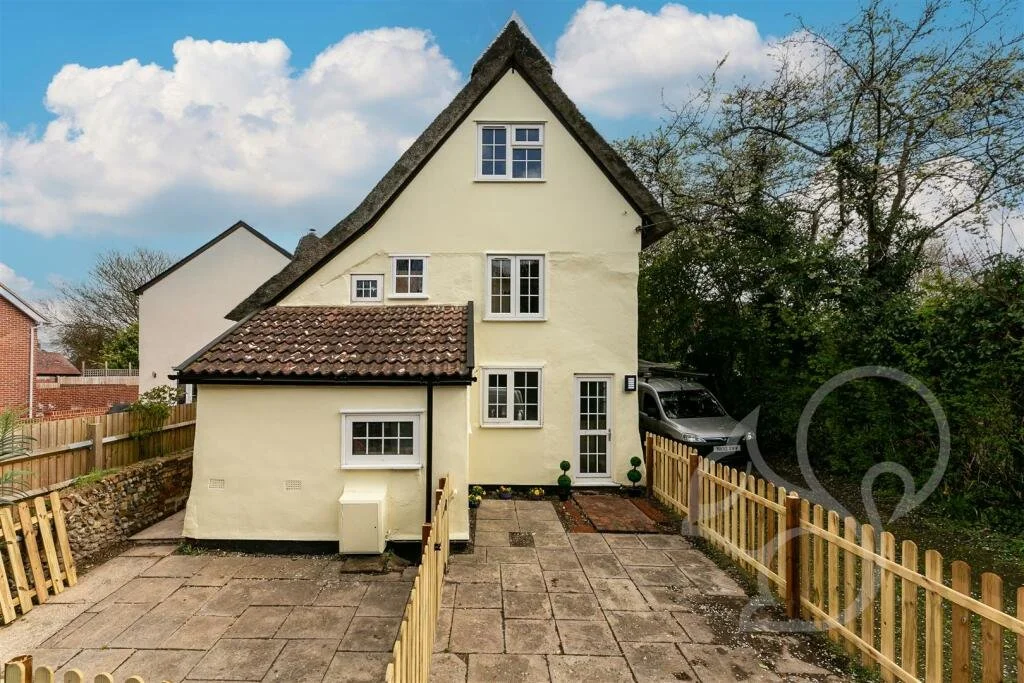 A Thatched Cottage in Glemford, England - £240,000