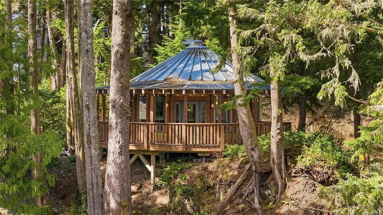 A Cabin in Ucluelet, BC - C$864,900