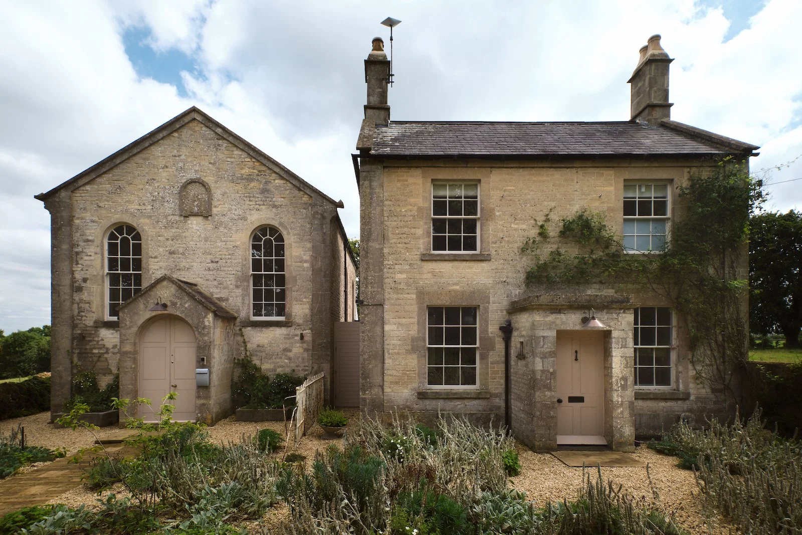 A Quaint Setting in England - £1,750,000