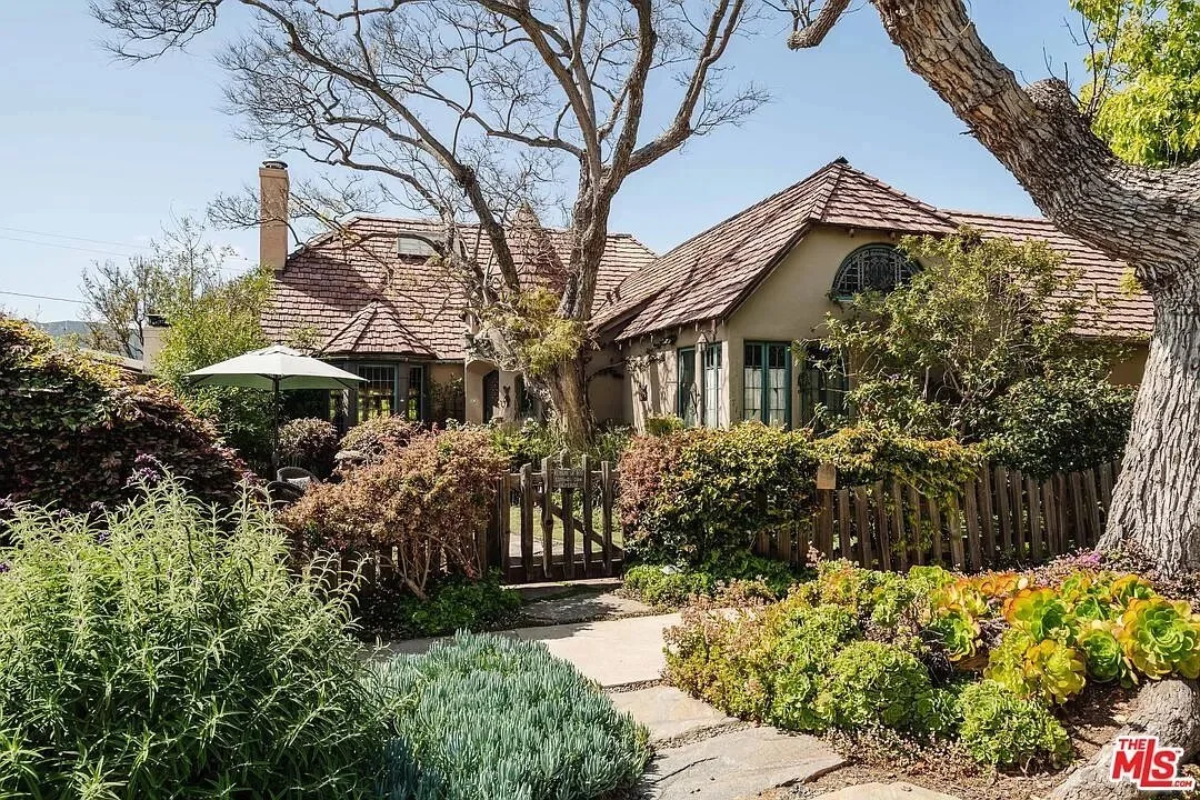 A Beautifully Preserved Home in Pacific Palisades, CA - $3.3Mil