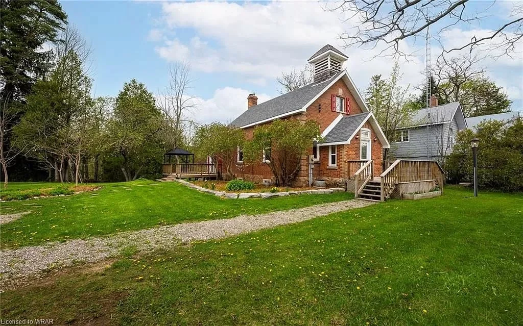 The Former Hockley School House - C$825,000