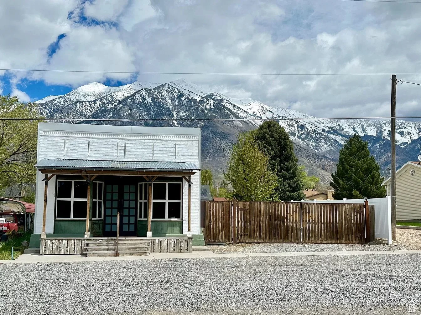 A Storefront in Mona, UT - $650,000