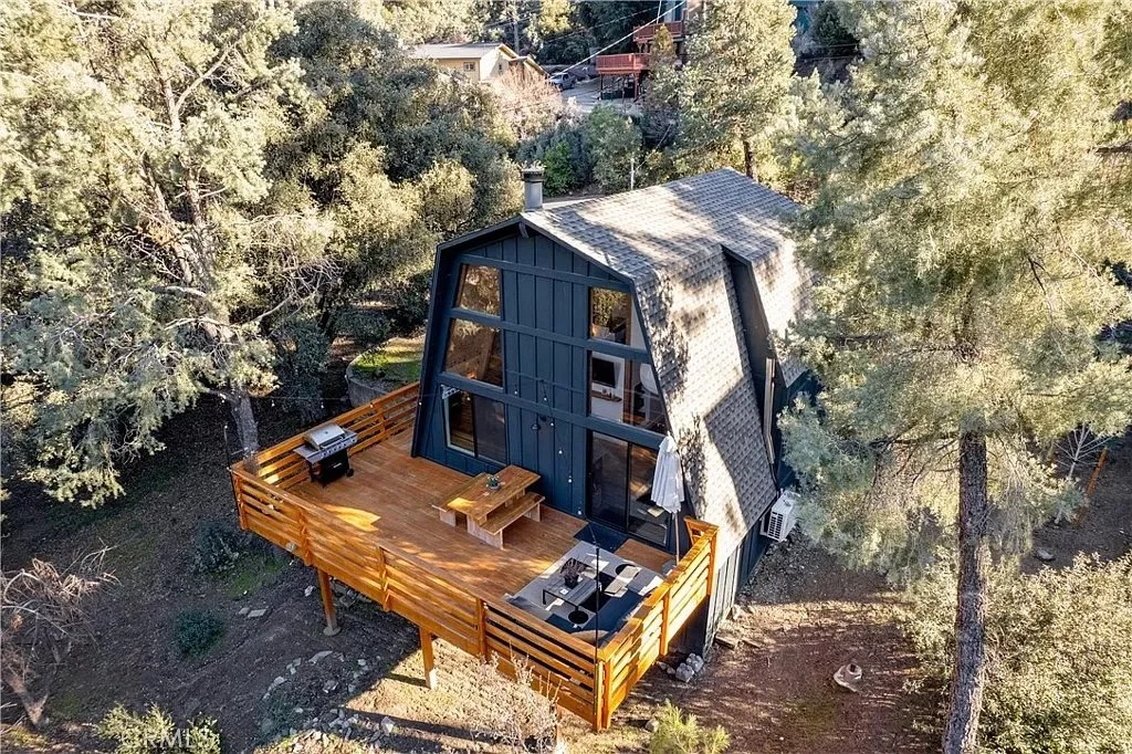 A Gambrel Style Cabin in Pine Mountain Club, CA - $399,500