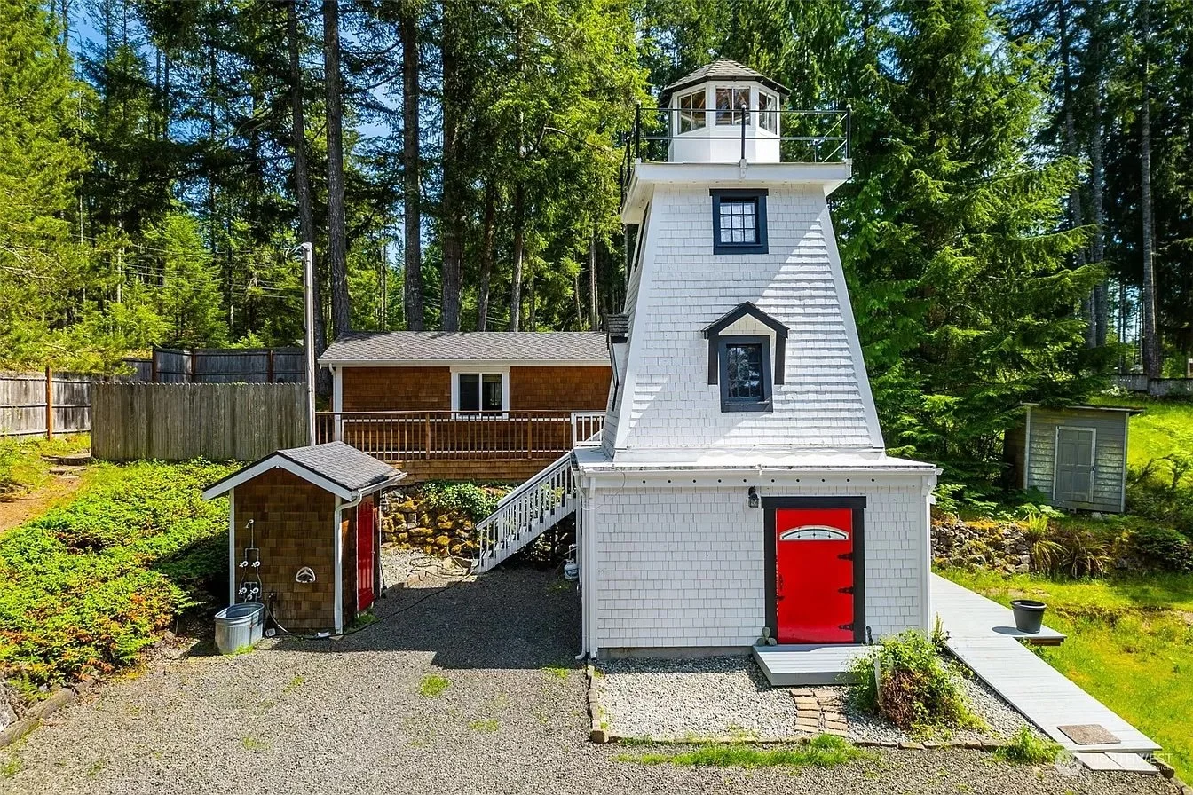 A Lighthouse Replica in Port Orchard, WA - $400,000
