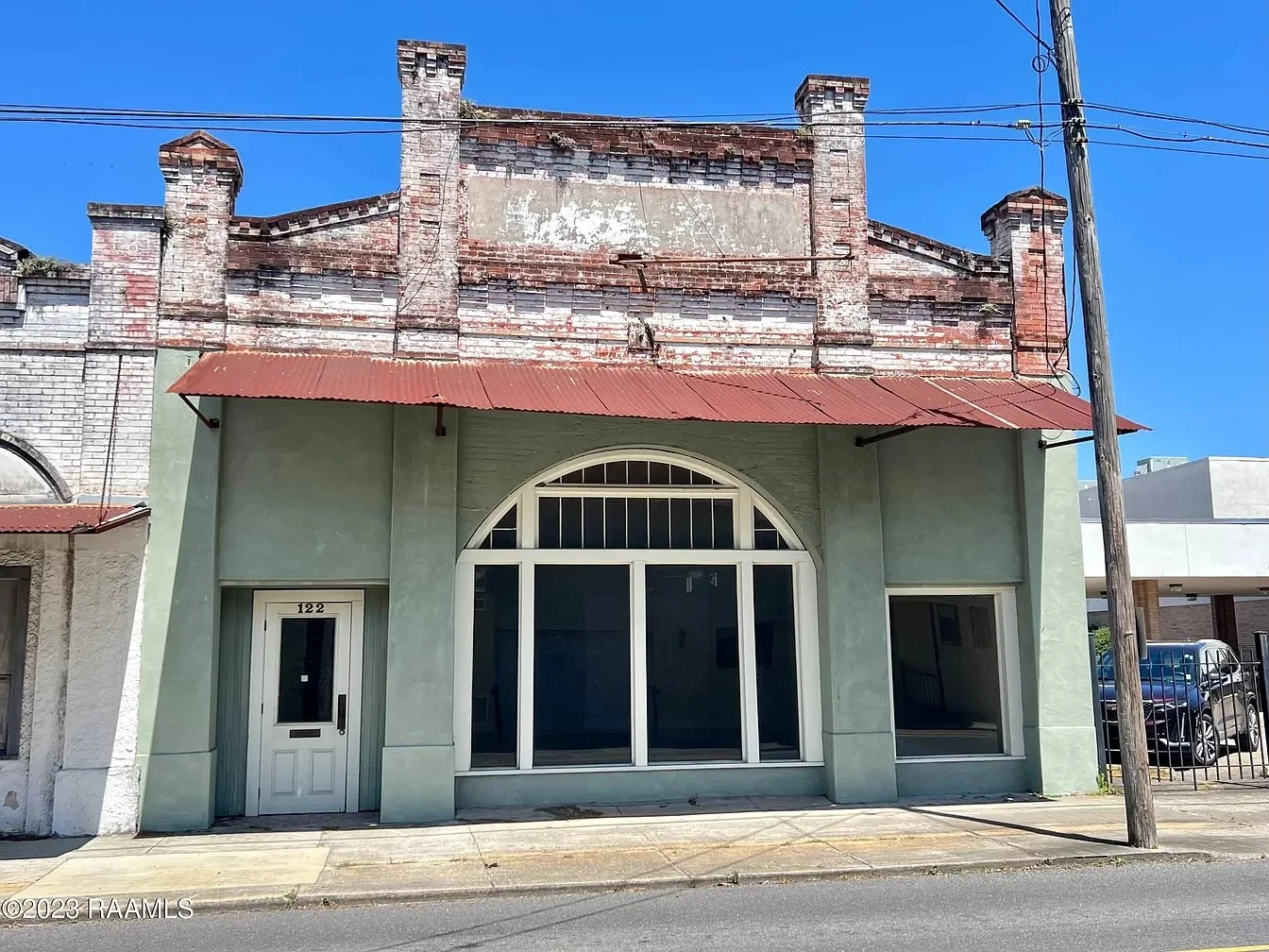 A Former Industrial Building in New Iberia, LA - $255,000