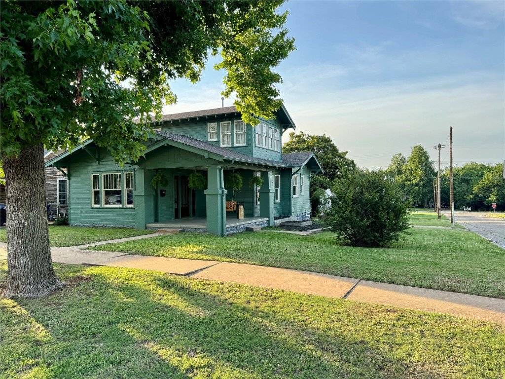 A 1930 Bungalow in Guthrie, OK - $280,000