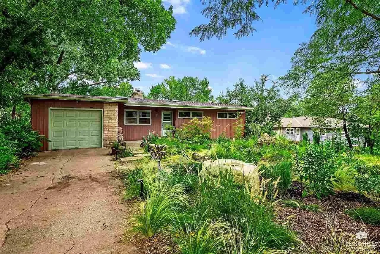 A MCM in Manhattan, KS - $285,000