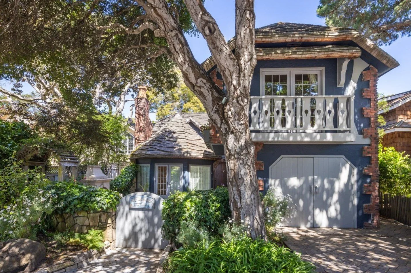 A 1982 Steven Munkdale Design - $5,625,000