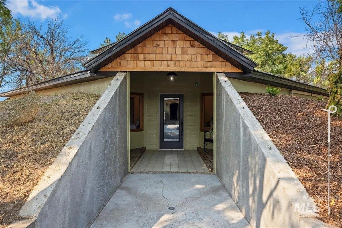Over an Acre in Jerome, ID - $589,900