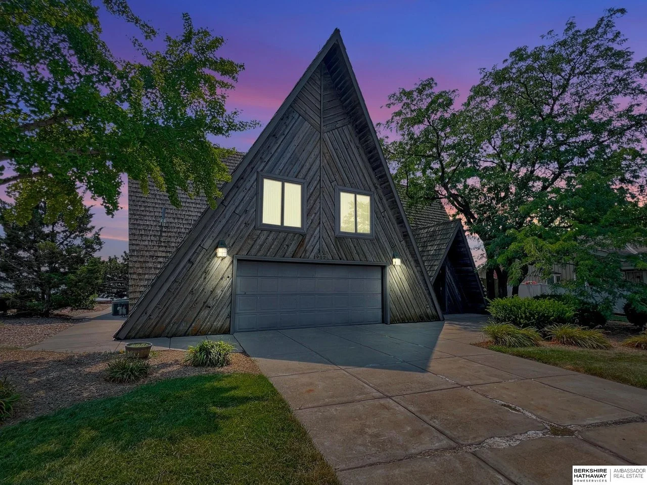 A Lakehouse in Lincoln, NE - $499,999