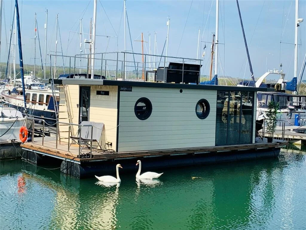 A Houseboat in Isle of Wight, England - £145,000