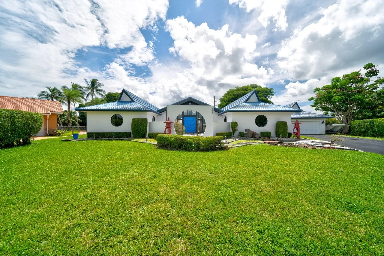 A Unique Design in Plantation, FL - $1,295,000