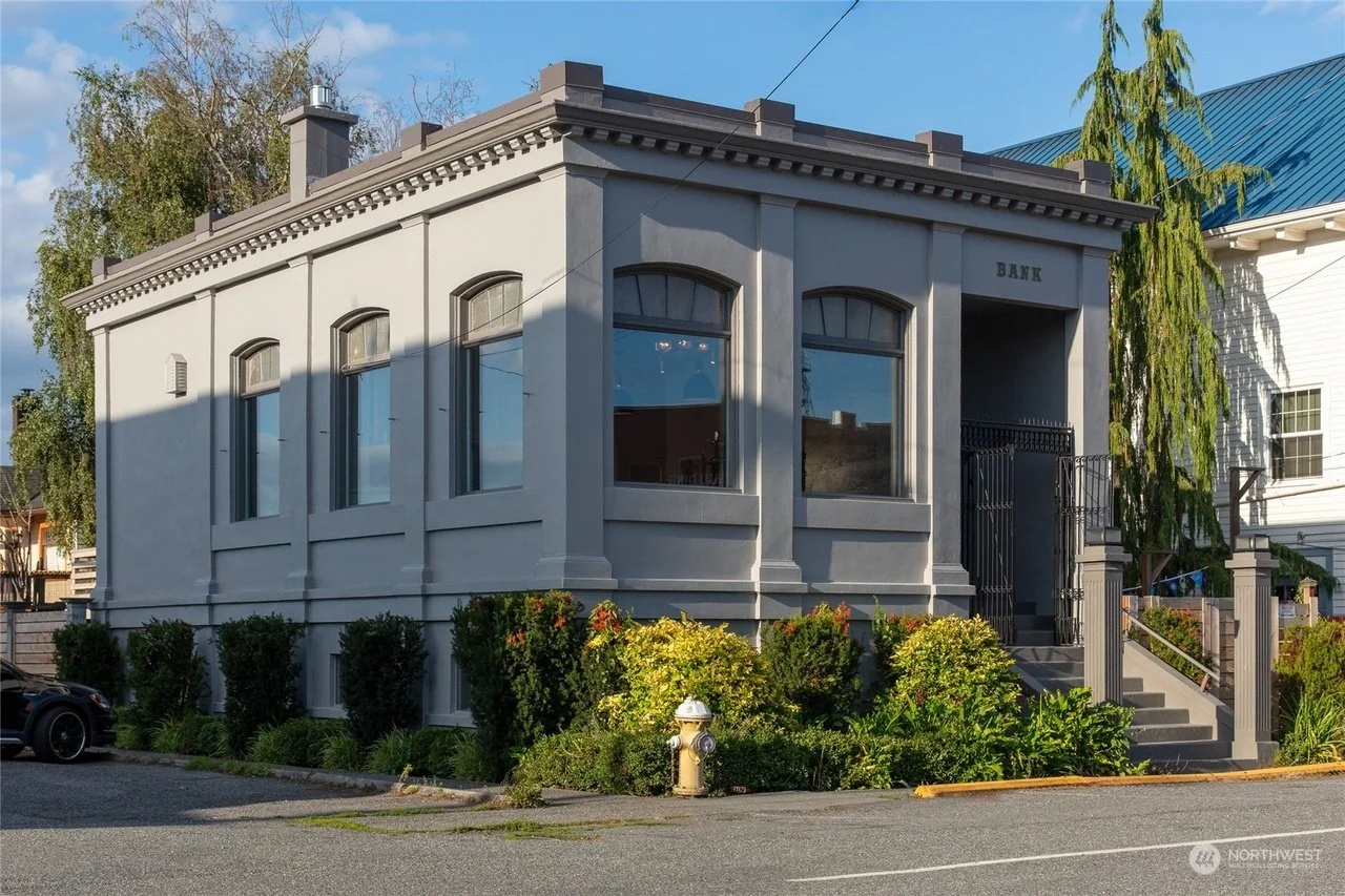 The Former First National Bank of Conway - $650,000