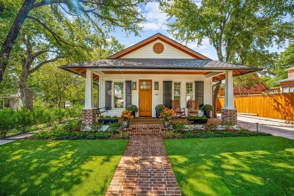 A Lovely Home in Granbury. TX - $699,000