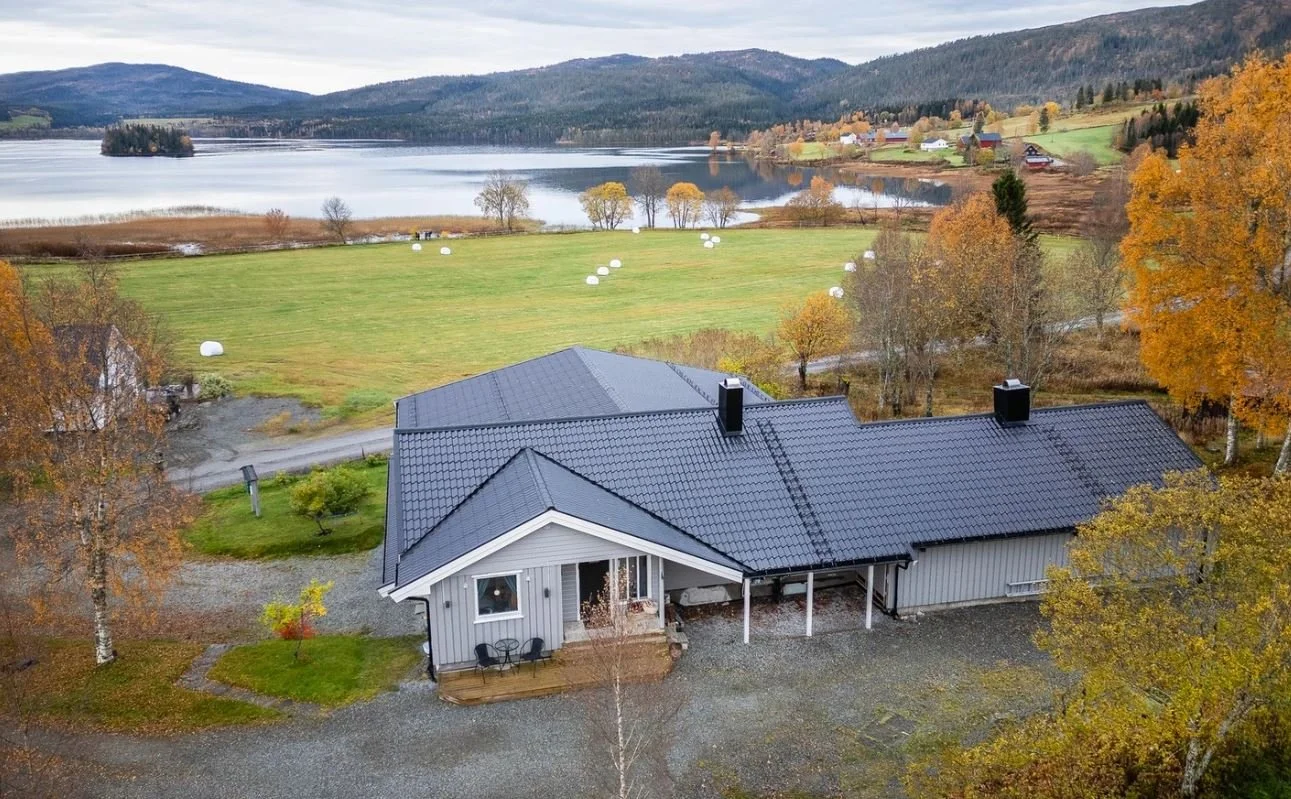 A 1964 Home With Lake Views in Norway - NOK 1,790,000