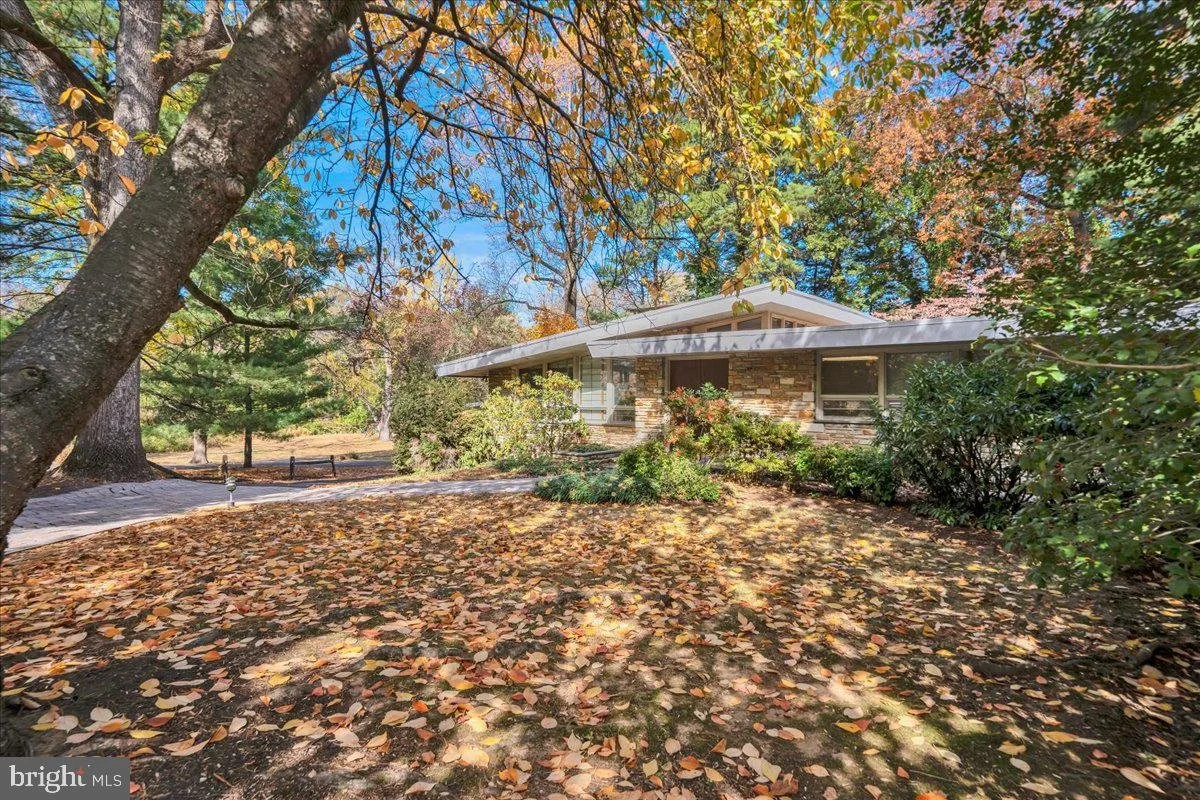 A Mid-Century Modern Gem in Elkins Park, PA - $445,000