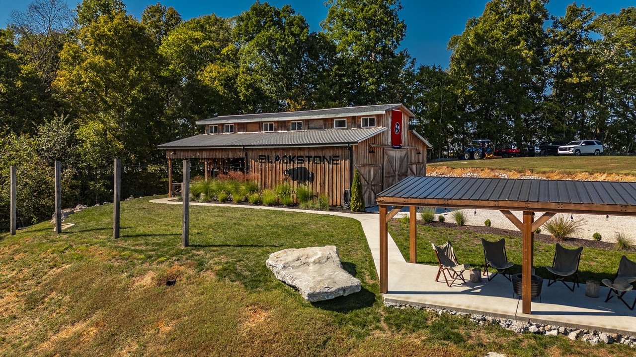 A Barndominium on Over 21 Acres - $825,000