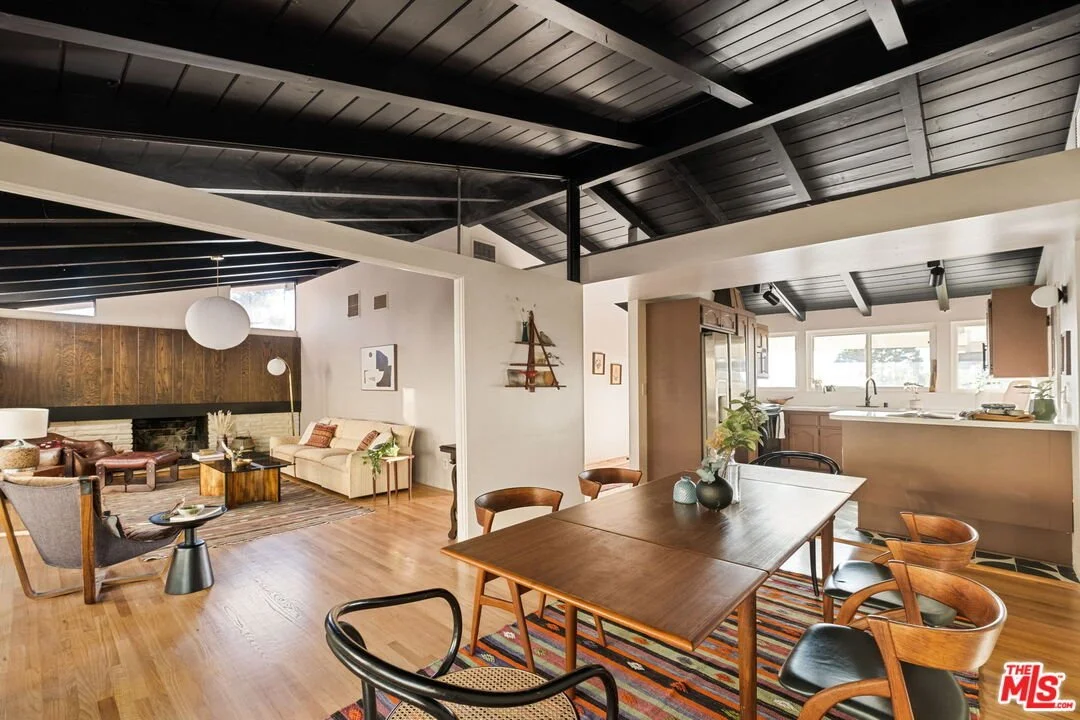 A 1956 Mid-Century in Tujunga, CA - $879,000