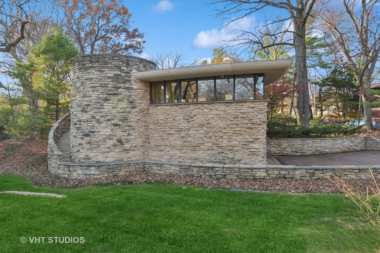 A Robert Rasmussen Design in Lake Forest, IL - $975,000