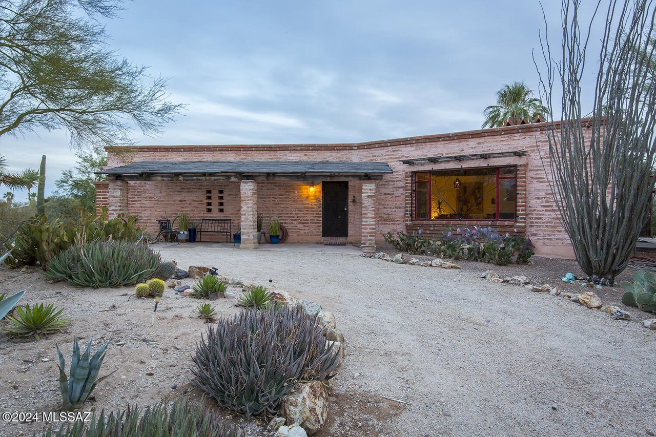 A 1956 Lewis Hall Design in Tucson, AZ - $597,000