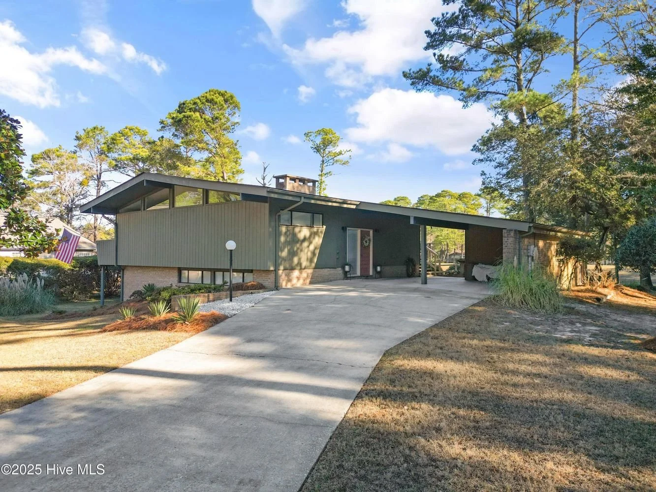 An Eichler Design in Calabash, NC - $389,900
