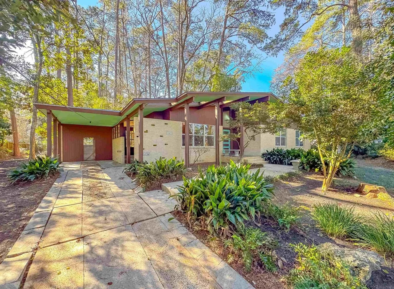 A Mid-Century Modern in Tallahassee, FL - $374,900