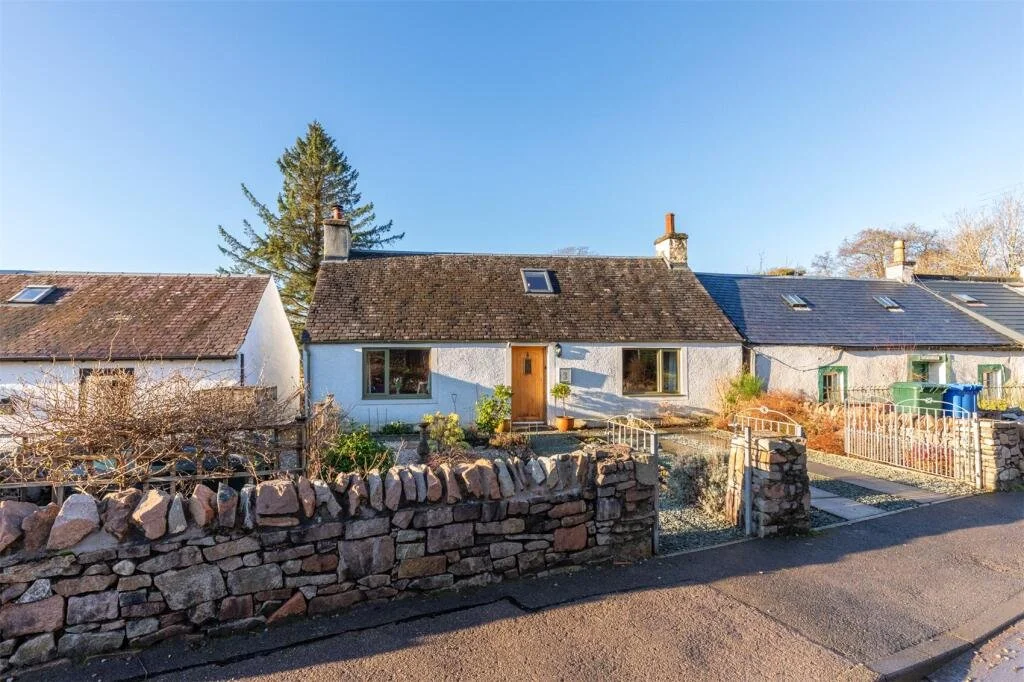 Waterfront in Scotland - £275,000