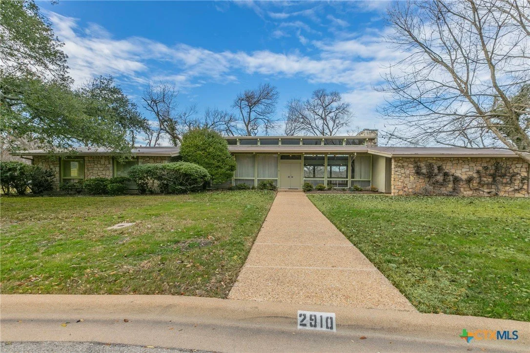 A 1961 Vail Logsden Design in Temple, TX - $337,000